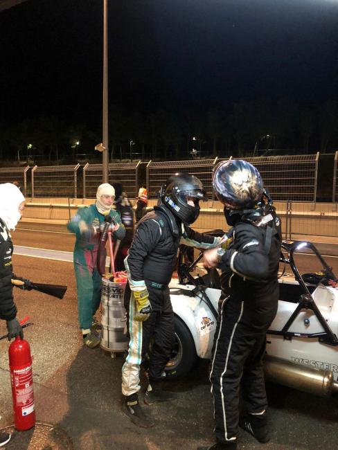 Besprechung beim Fahrerwechsel