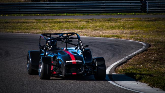 Caterham Superlight R 400