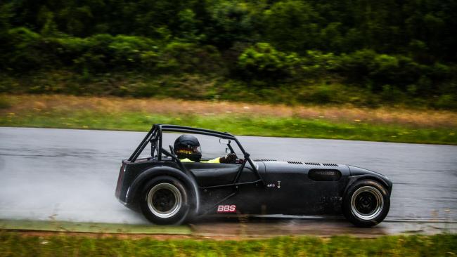 Caterham Superlight R 400