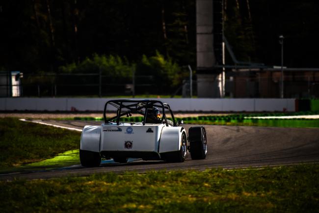 https://westermann-motorsport.com/sites/default/files/styles/medium/public/bildergalerie-2019-05/5%20Spa.jpg?itok=M9TdspYf
